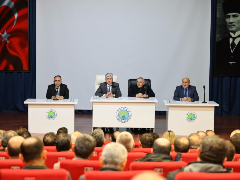 Vali Rahmi DOĞAN Hendek’te Muhtarlarla Bir Araya Geldi: Sorunlar Dinlendi, Çözüm İçin Talimat Verildi